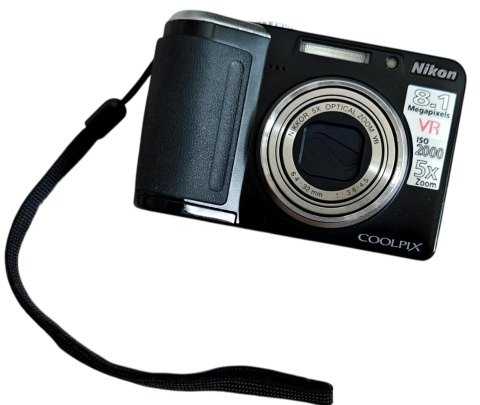 Nikon Coolpix P60 – kompaktowy aparat cyfrowy 8.1 MP z 5x zoomem optycznym i stabilizacją VR
