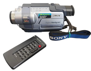 Sony Digital8 DCR-TRV245E – Kamera Cyfrowa Digital8 | NightShotc | USB Streaming | SteadyShot jak nowa
