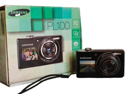Selfie Samsung PL100 – Aparat cyfrowy Czarny | 12 MP | 3x Zoom | Dwa ekrany | Komplet | Digicam