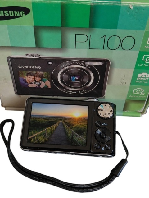 Selfie Samsung PL100 – Aparat cyfrowy Czarny | 12 MP | 3x Zoom | Dwa ekrany | Komplet | Digicam