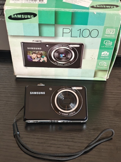 Selfie Samsung PL100 – Aparat cyfrowy Czarny | 12 MP | 3x Zoom | Dwa ekrany | Komplet | Digicam