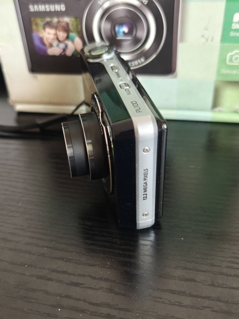 Selfie Samsung PL100 – Aparat cyfrowy Czarny | 12 MP | 3x Zoom | Dwa ekrany | Komplet | Digicam