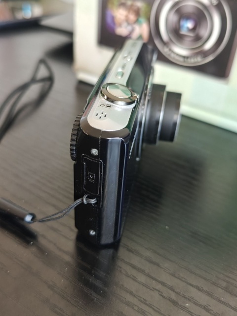 Selfie Samsung PL100 – Aparat cyfrowy Czarny | 12 MP | 3x Zoom | Dwa ekrany | Komplet | Digicam